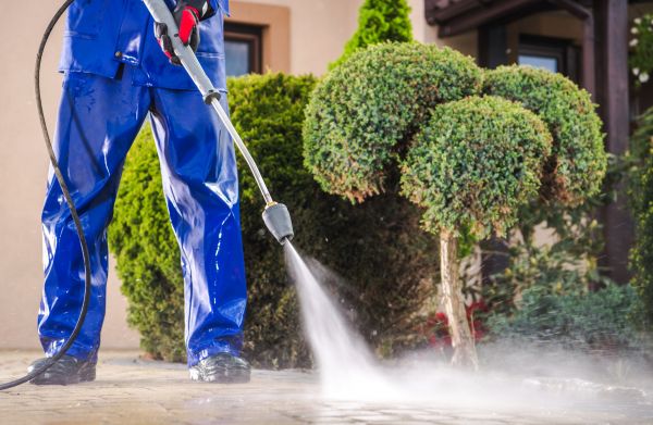 Cost of Driveway Cleaning in Corona