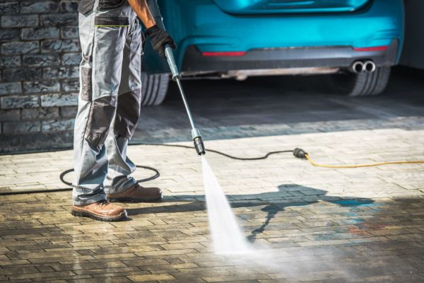 Cost of Driveway Pressure Washing in Corona