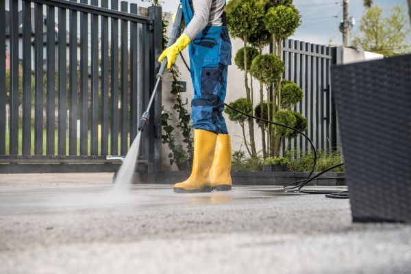 Cost of Driveway Power Washing in Corona