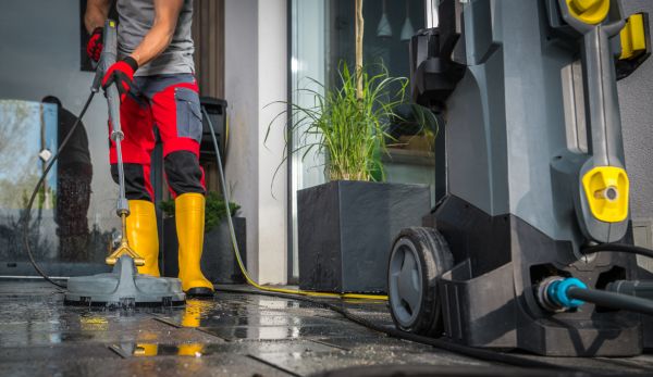 Cost of Commercial Pressure Cleaning in Corona