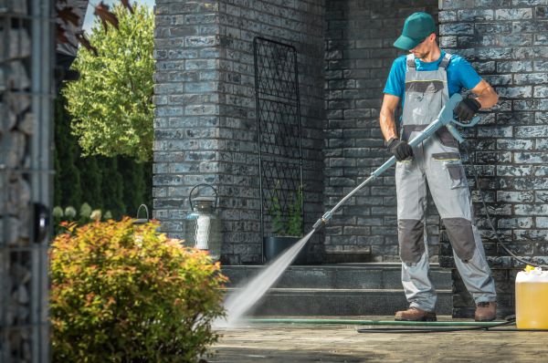 Cost of Outside House Cleaning in Corona