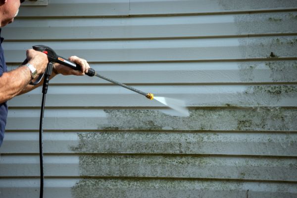 Cost of Vinyl Siding Power Washing in Corona
