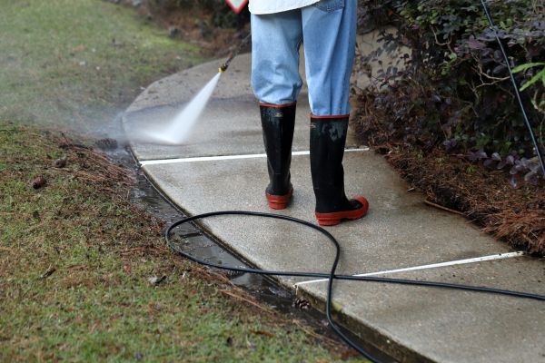 Cost of Sidewalk Pressure Cleaning in Corona