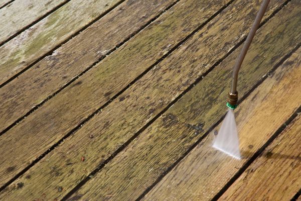 Cost of Deck Mold Removal in Corona